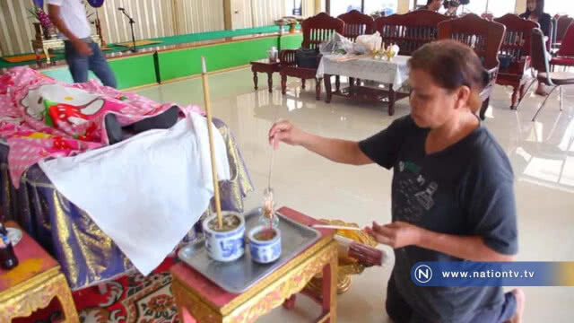 ผกก.สำโรงเหนือ ร่วมงานศพเหยื่ออาสาถีบรถ
