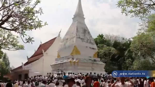 คนนับพันร่วมล้างพระธาตุศรีสองรักอำเภอด่านซ้าย