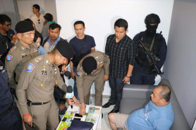 รวบหน.แก๊งคอลเซ็นเตอร์รายใหญ่คาเเหล่งกบดานย่านห้วยขวาง 3 ผู้ต้องหายังให้การภาคเสธ(มีคลิป)