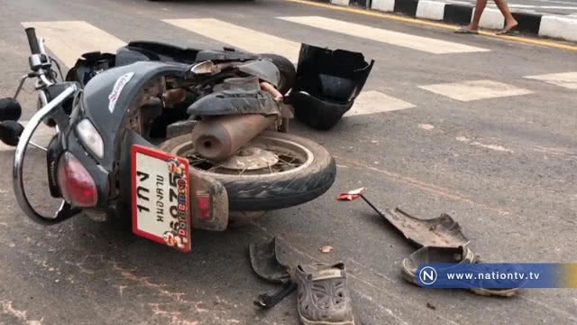 กระบะชนจักรยานยนต์เจ็บกลางสี่แยก