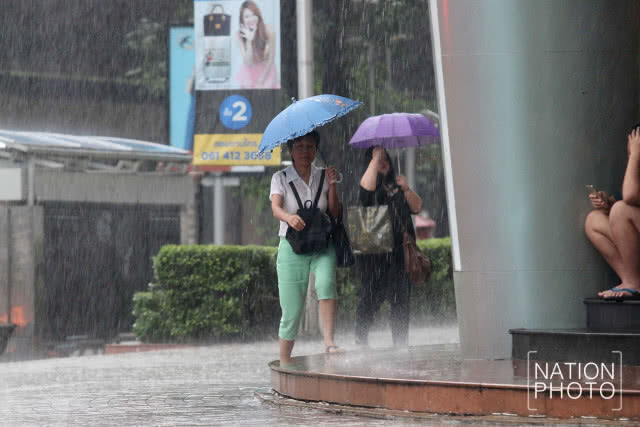 อนุสาวรีย์ชัยฯ ฝนลงหนัก!