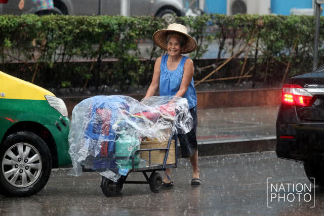 อนุสาวรีย์ชัยฯ ฝนลงหนัก!