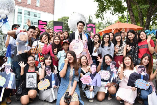 "ฟิล์ม" สุดแฮปปี้! ทำฝันเป็นจริงคว้าปริญญาโทได้สำเร็จ