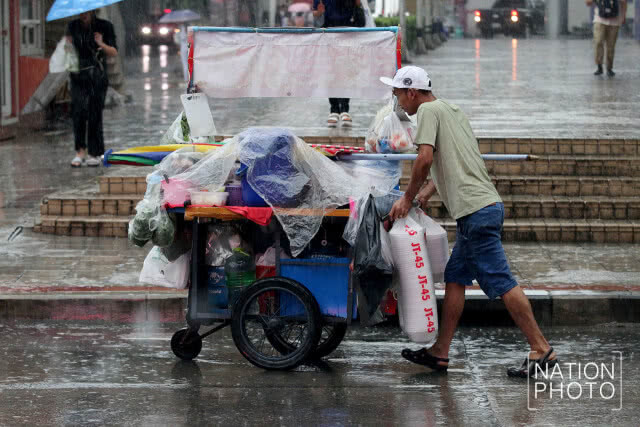 อนุสาวรีย์ชัยฯ ฝนลงหนัก!