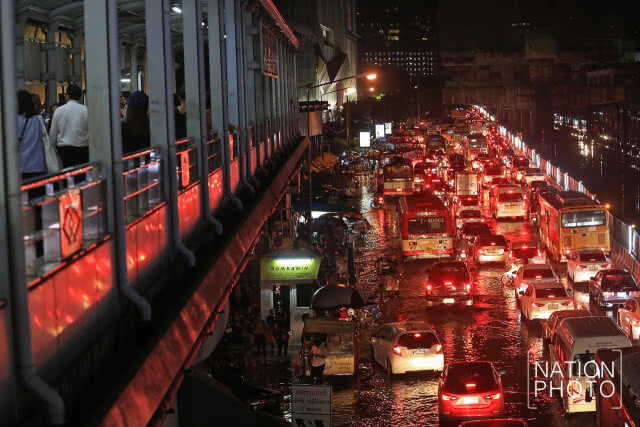 ฝนถล่มกรุง หลายพื้นที่น้ำท่วมหนัก