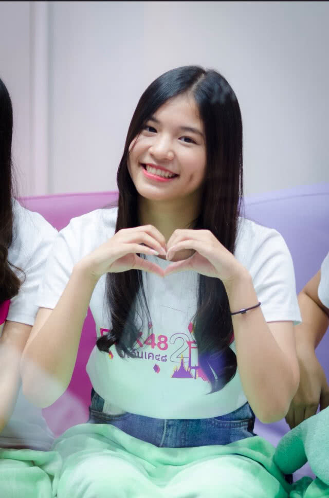 เผยโฉม! BNK48 รุ่น 2 ทั้ง 27 คน(ภาพ)