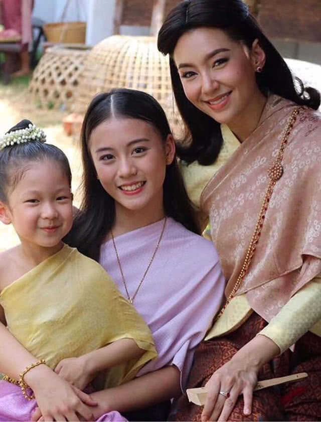 เผยโฉม! BNK48 รุ่น 2 ทั้ง 27 คน(ภาพ)