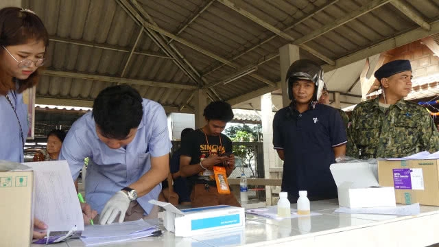 ตั้งจุดคัดกรองป้องกันเหตุวิวาทวันไหลส่งท้ายสงกรานต์ซอยคุณพระ