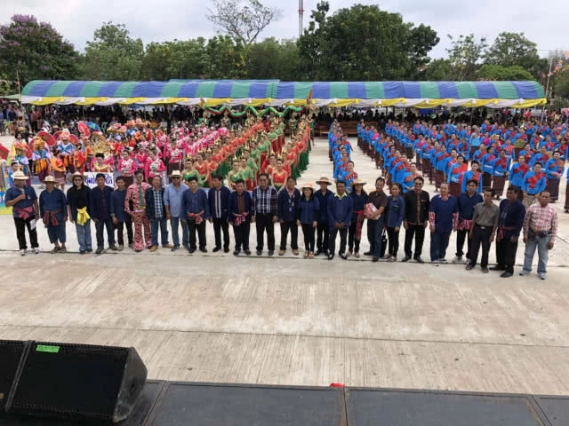 ชาวอ.ยางชุมน้อยกว่าพันคนแห่บั้งไฟ รำถวายพญาแถนขอฝนทำนา(มีคลิป)