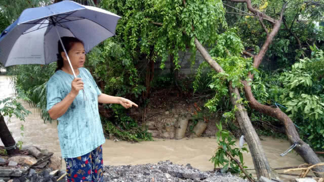 ผลจากอิทธิพลพายุฤดูร้อน ฝนตกต่อเนื่องตลิ่งทรุด