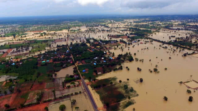 ขวัญกำลังใจอุทกภัยฉุกเฉิน! มอบสิ่งชุดอุปโภค-บริโภคช่วยเหลือชาวบ้านใน อ.ตาพระยา