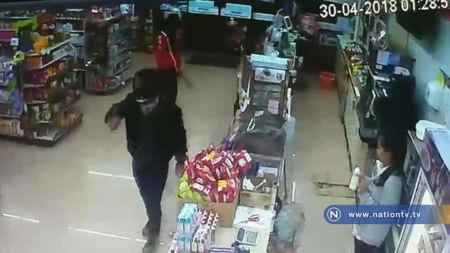 2ไอ้โม่ง "ควงมีด" จี้ร้านเซเว่นฯได้เงิน1,500บ.