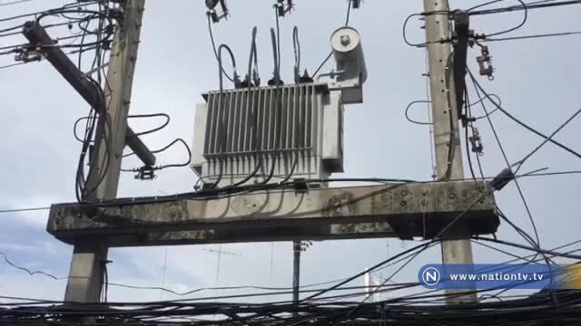 สายสื่อสารพันกันนัวเนีย หวั่นหม้อแปลงระเบิด