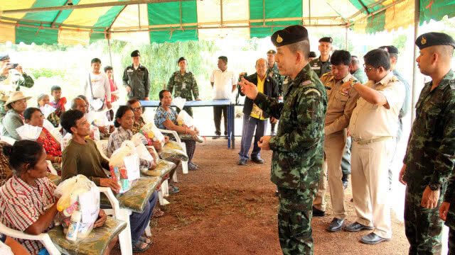 ทหาร กกล.บูรพาตรวจเยี่ยมหารือแก้ไขและฟื้นฟูน้ำท่วมอย่างเป็นระบบ(มีคลิป)