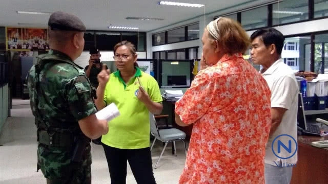 ชาวบ้านบุกศาลากลาง 
ดูใบอนุญาตตั้งโรงงานน้ำตาลวังสมบูรณ์