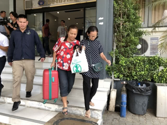 คุม 'ป้าติ้น-ป้าเล็ก' ฝากขังศาลมีนบุรี!!