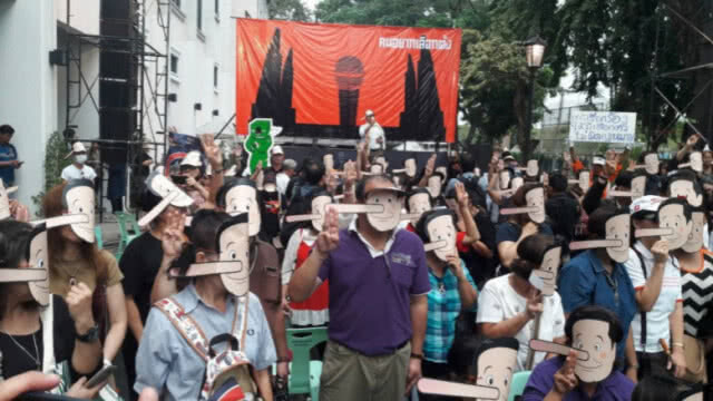 "จ่านิว-โรม-ทนายอานนท์-ปกรณ์"รอดฝากขังคดีชุมนุม