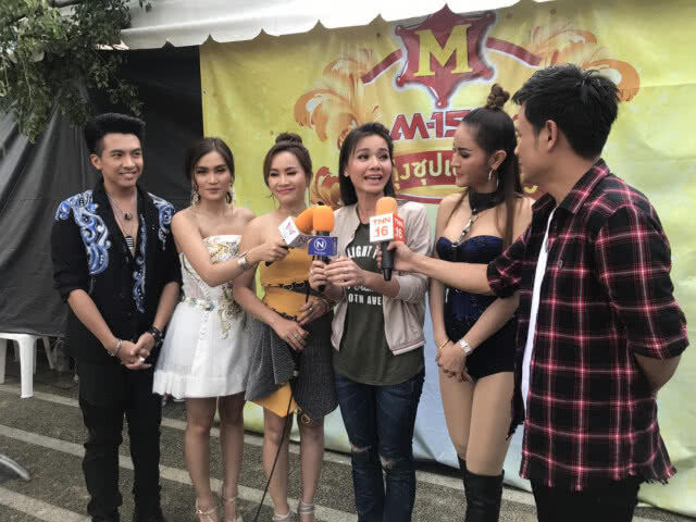 ศิลปินลูกทุ่งร่วมให้กำลังใจคนสู้ชีวิตในวันแรงงาน