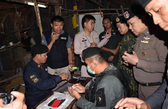 ผู้ว่าสั่งไล่ออก 6 พนักงานราชการเกี่ยวพันค้ายาบ้า มีเลขารองผู้ว่าเอี่ยวด้วย(มีคลิป)