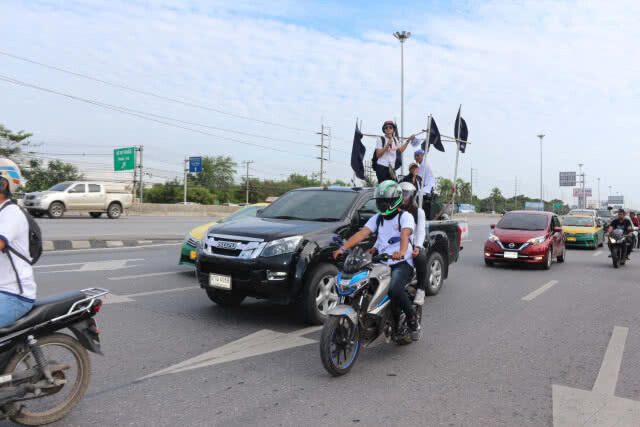 กลุ่มสหภาพแรงงานย่านรังสิต ยื่นหนังสือให้ผวจ.เรียกร้องสิทธิให้กับแรงงาน(มีคลิป)