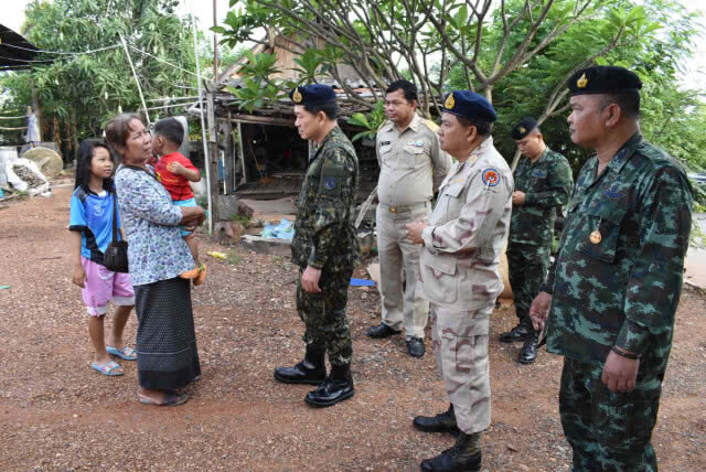 ผู้ว่าสั่งไล่ออก 6 พนักงานราชการเกี่ยวพันค้ายาบ้า มีเลขารองผู้ว่าเอี่ยวด้วย(มีคลิป)