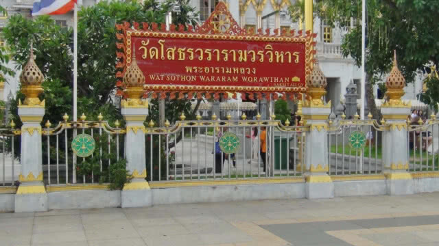 ผู้ใช้แรงงานแห่ไหว้พระศักดิ์สิทธิ์หลวงพ่อโสธรล้นเมืองแปดริ้ว