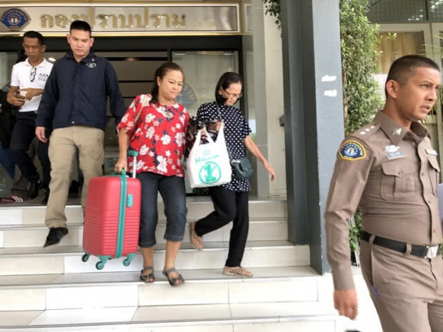 คุม 'ป้าติ้น-ป้าเล็ก' ฝากขังศาลมีนบุรี!!