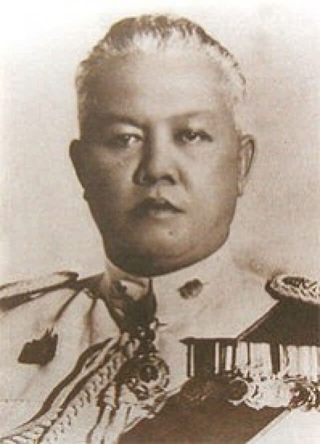 2 พ.ค.2497 : การชกชิงแชมป์โลกครั้งแรก ที่ท่านผู้นำ "หัวร้อน"