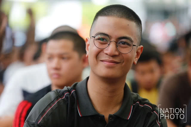 "ไอติม" หลาน "อภิสิทธิ์" รายงานตัวทหารกองประจำการ