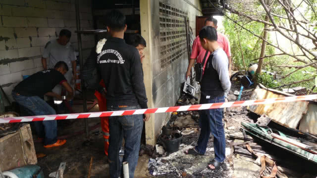 ไฟไหม้บ้านหนุ่มอบต. เพื่อนบ้านช่วยดับหวิดวอดทั้งหลัง