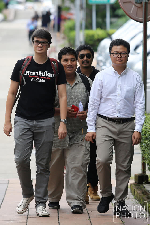 กลุ่มคนอยากเลือกตั้งรายงานตัว ศาลอาญา