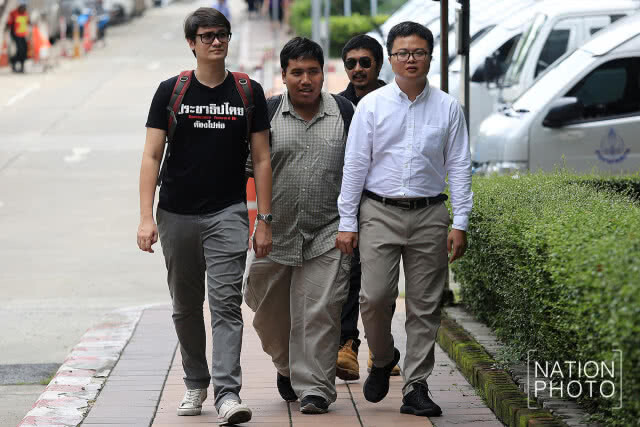 กลุ่มคนอยากเลือกตั้งรายงานตัว ศาลอาญา