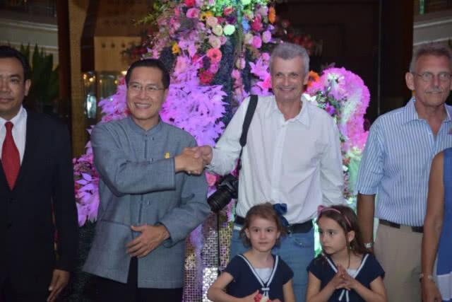 ท่องเที่ยวถึงไทยสุดประทับใจ เยอรมนีถึงไทย ขับกว่า 35,000 กม.