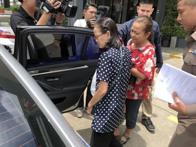 คุม 'ป้าติ้น-ป้าเล็ก' ฝากขังศาลมีนบุรี!!