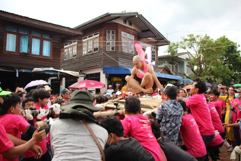 (ภาพชุด) หาชมยาก !! "แห่นาคโหด" ที่เดียวในโลก