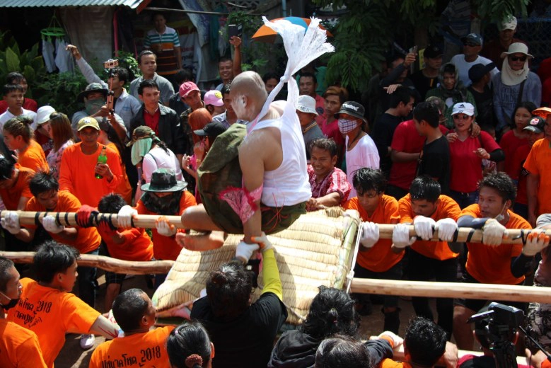 (ภาพชุด) หาชมยาก !! "แห่นาคโหด" ที่เดียวในโลก