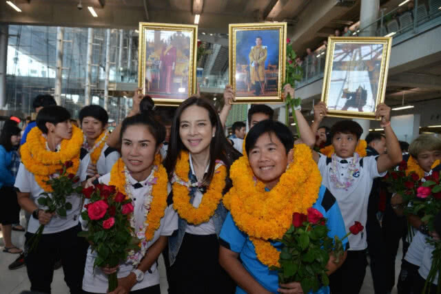 "มาดามแป้ง - ชบาแก้ว" ...สร้างประวัติศาสตร์สมัยที่ 2