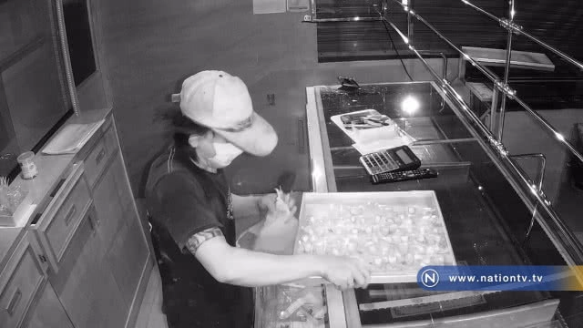 โจรแสบ !! เจาะฝ้าเพดานร้านทอง กวาดทรัพย์กว่า 1 แสนบาท