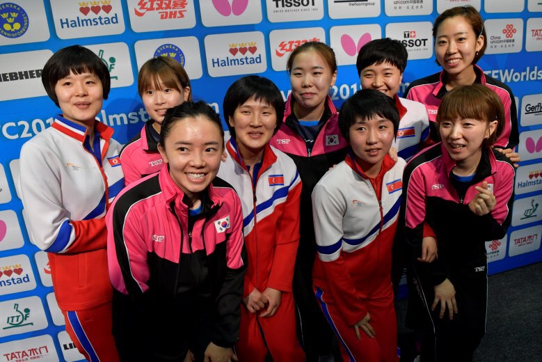 สันติภาพผ่านกีฬา !! ปิงปองหญิงโสมใต้-เหนือจับมือแข่งทีมเดียวกัน