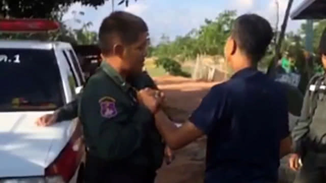 กกล.บูรพาสั่งย้ายด่วน !! ร้อยโทเมาโชว์กึ๋นดึงคอเสื้อ ตชด.12 ส่งกลับต้นสังกัดปราจีนบุรี..!!