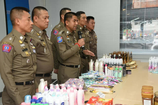 "เดอะโจ๊ก" แถลงรวบแก็ง 4 สาว ตระเวนขโมยสินค้าตามห้างฯ พบของกลางกว่า 2,215 ชิ้น(มีคลิป)