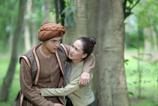 "หนึ่งด้าวฟ้าเดียว" คืนนี้
ในจอว่า"ฟิน"แล้ว
นอกจอ 'แต้ว-เจมส์' ฟินหนักกว่า!