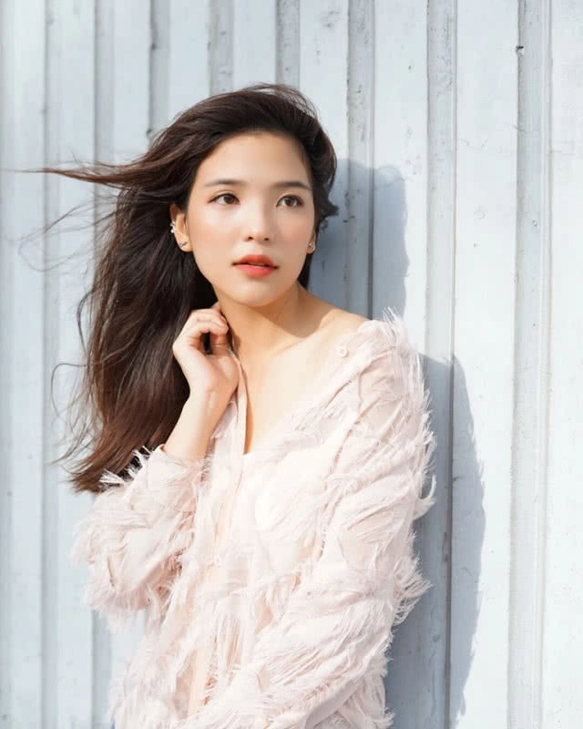 ยาวไป ยาวไป "อร BNK48" ส่งใจเชียร์หงส์ ลิ่วชิงยูซีแอล