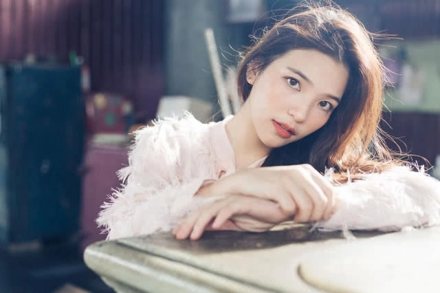 ยาวไป ยาวไป "อร BNK48" ส่งใจเชียร์หงส์ ลิ่วชิงยูซีแอล