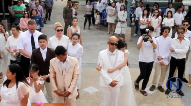ภาพ"เวดดิ้ง"หน้าศพ
ลูกสาวเหยื่อ "เมาแล้วขับ"