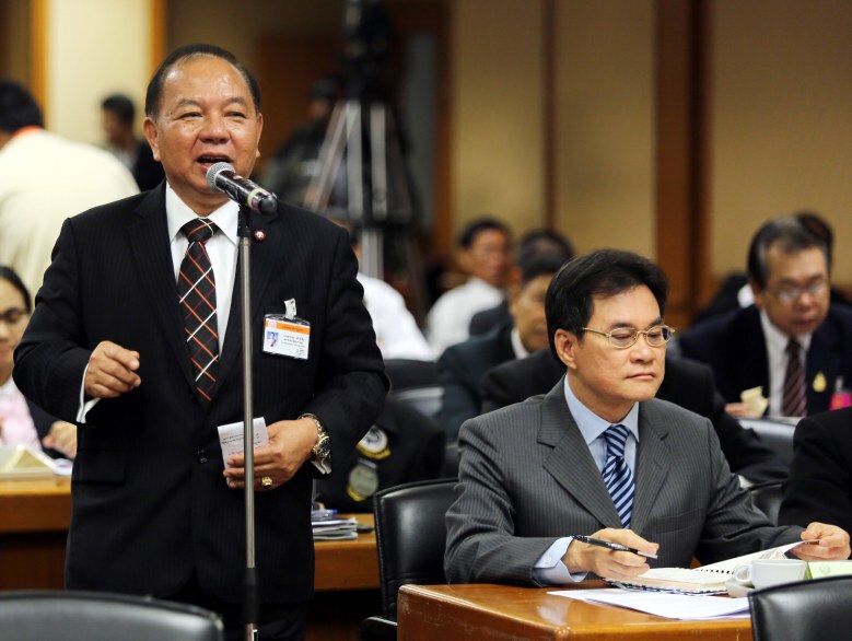 "เพื่อไทย" แห่บินพบ "แม้ว - ปู"  ถกสู้ "ดูด"