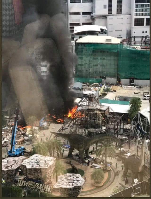 ไฟไหม้ไดโนซอร์แพลนเน็ต ซ.สุขุมวิท22