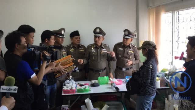 "วิระชัย"ลั่นค้น
ปิดตำนานเครื่องสำอางปลอม
ตลาดใหม่ดอนเมือง
จัด ตร.เฝ้าทั้งคืนกันขนของหนี