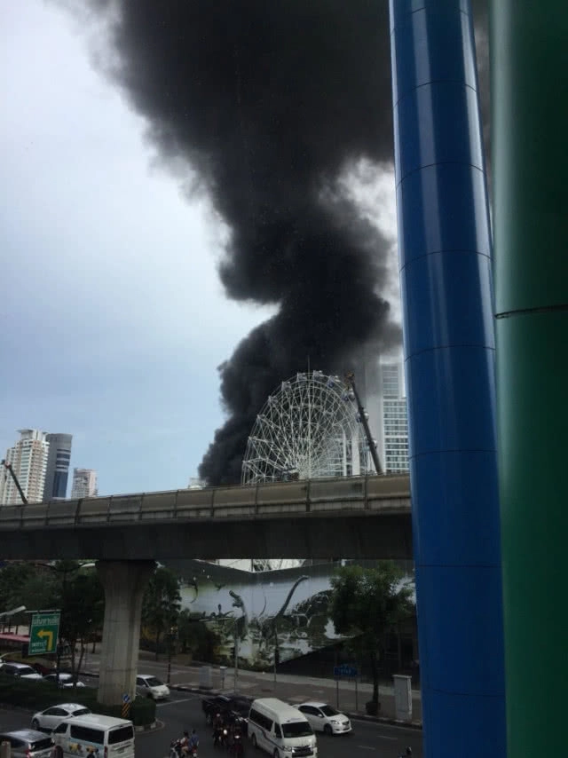 ไฟไหม้ไดโนซอร์แพลนเน็ต ซ.สุขุมวิท22