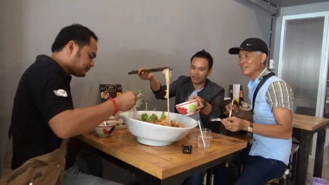 หนึ่งเดียวในเชียงคำ! ก๋วยเตี๋ยวกู๋เดือดต้มยำชามยักษ์